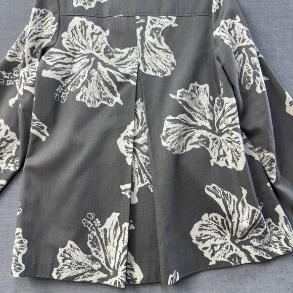 3 Sisters Women Gray Off White Floral‎ Pink Large Button Closure Jacket Sz Small - Picture 5 of 9